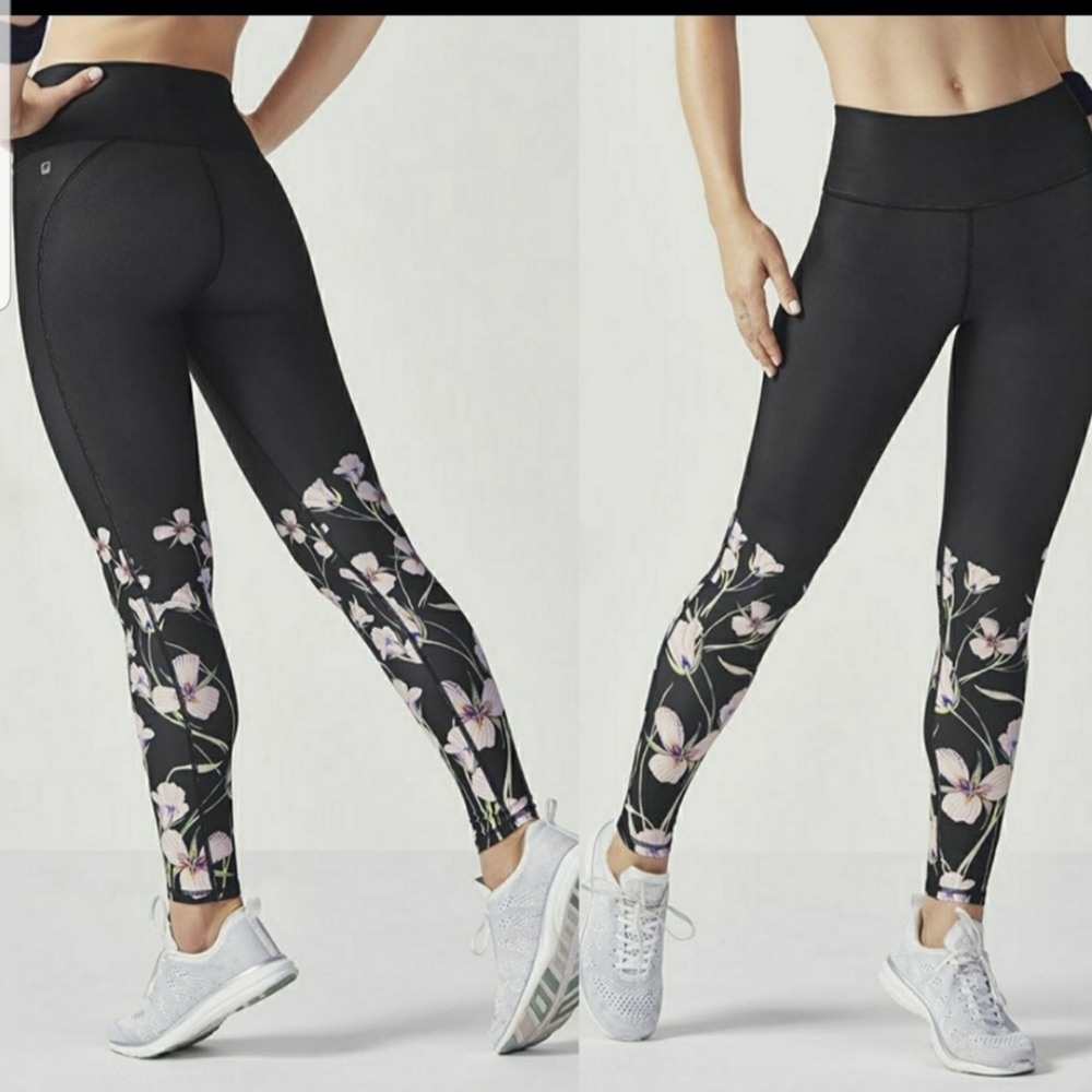 Fabletics PowerHold Capri Cascading Flowers NWOT